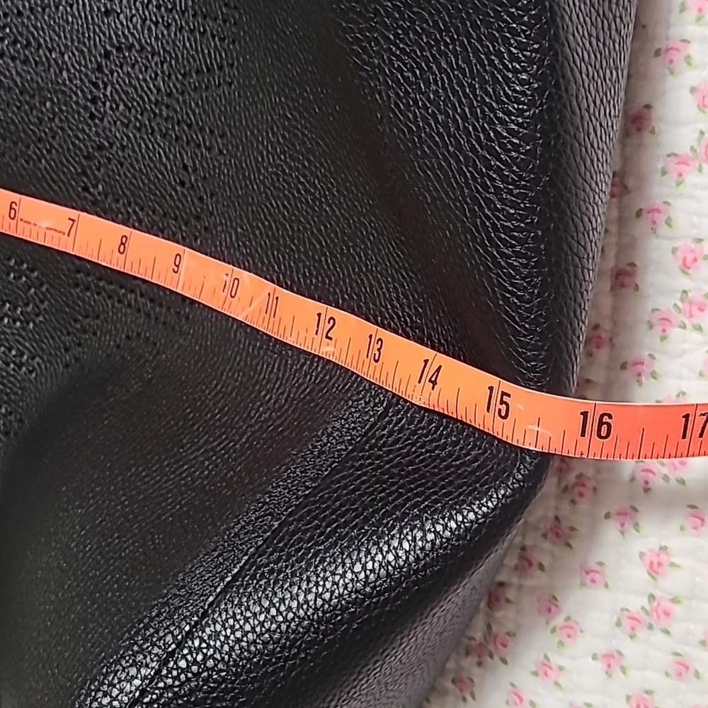 New Victoria Secret super cute oversized bag π - Picture 8 of 9